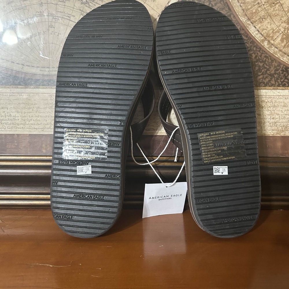 American Eagle • Dark Java Flip-Flops • Men’s 10 - Picture 2 of 2